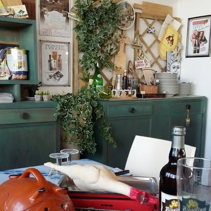 Madia verde con decorazioni country